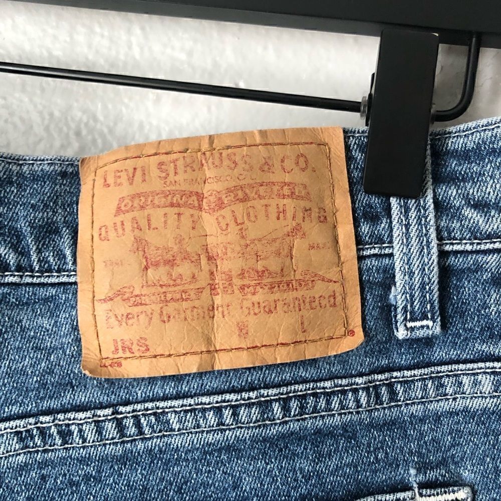 Vintage Levi’s medium wash blue denim shorts junior size 13/30 - Picture 6 of 10